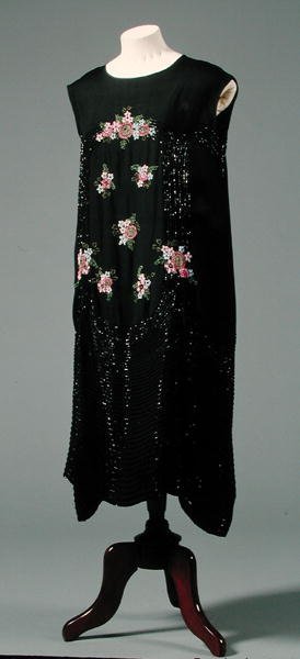 Damesjurk met bloemenpatroon, c.1925-27 door English School